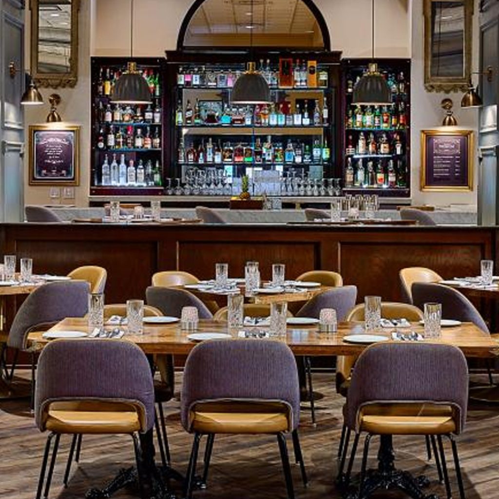 Location: St. Louis, MissouriChair(s):891-UB/SMLG Bleeker Stool(s):1891-UB/SMLG Bleeker Bar Base(s): 1205 Zoom