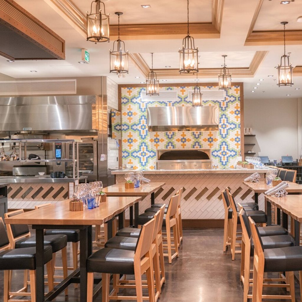 Location: Kelowna, BCChair(s):394G-TWLG Maestro Grand395-TWLG Maestro ArmStool(s):1578-UBP Timberly Bar