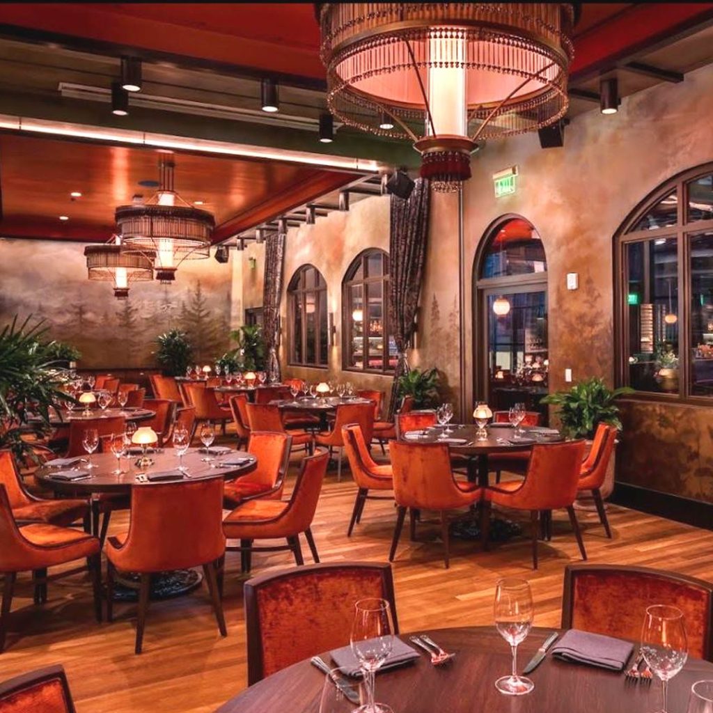 Location: Nashville, TNDesigner: AvroKOChair(s):361 Deco