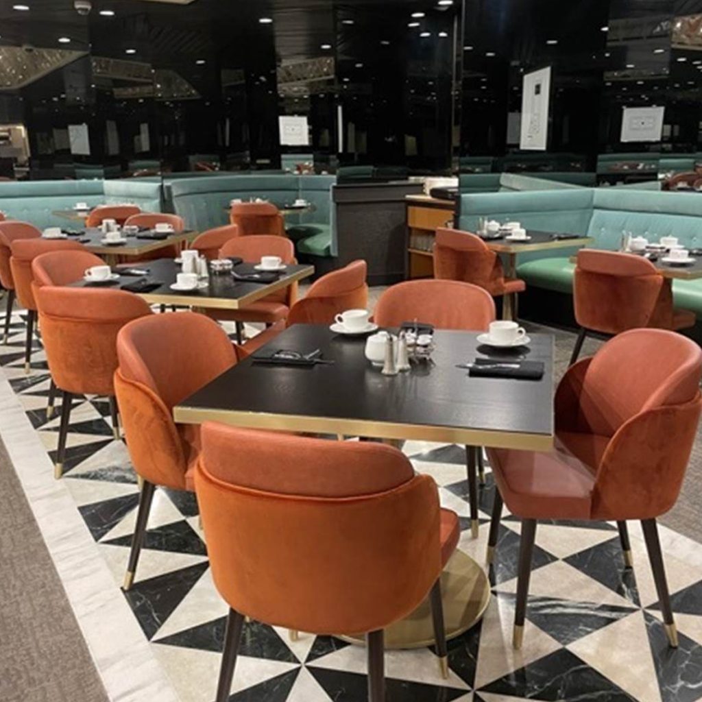 Location: New York, NYDesigner: Dash DesignChairs(s):906-TWLG Bristol With FerrulesStools(s):1906-TWLG BristolBases(s):3000 TORPEDO