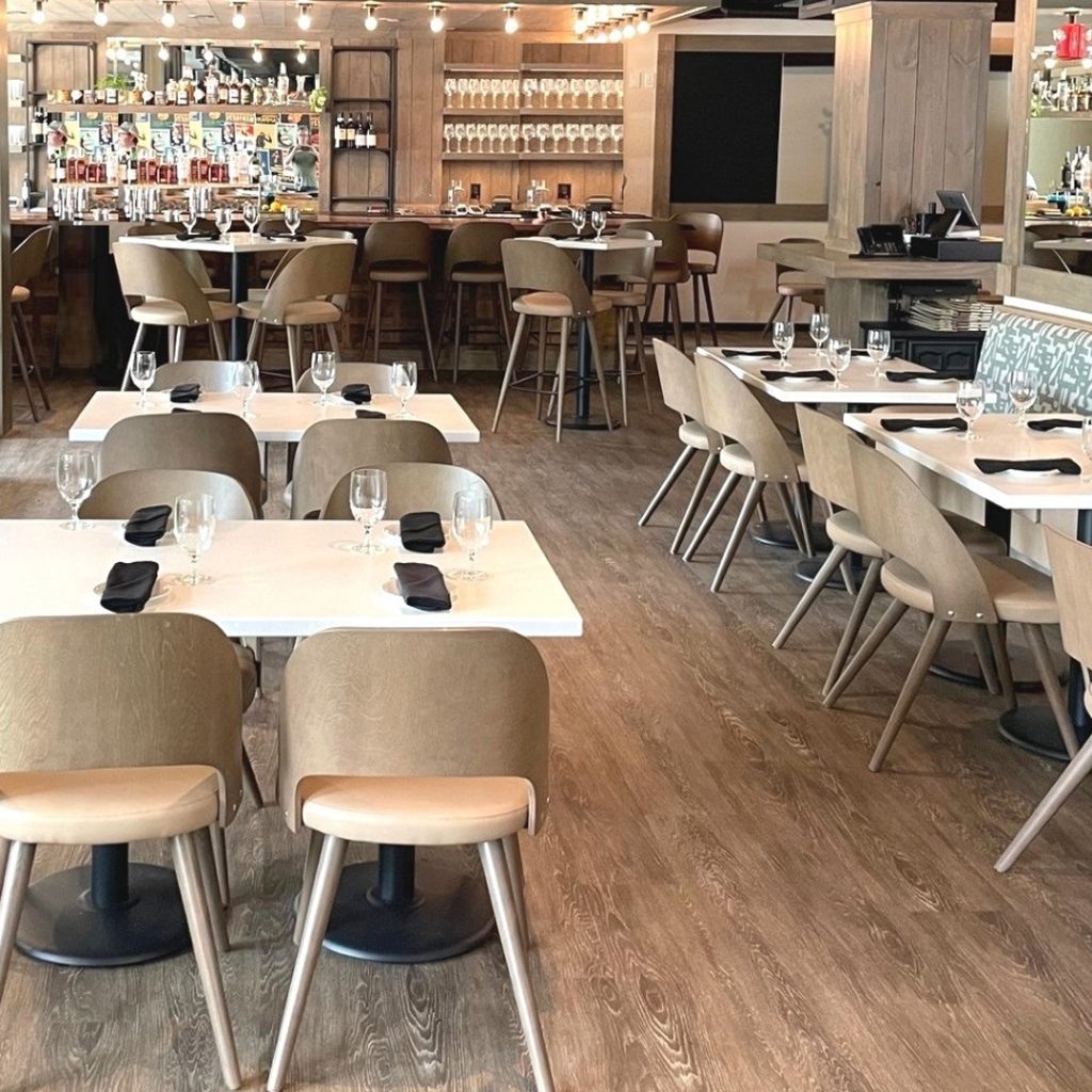 Location: Shaker Heights, OhioDesign: Hue Design AssociatesChair(s):Custom 891-VB/TWLG BleekerStool(s):1891-VB/TWLG Bleeker Bar