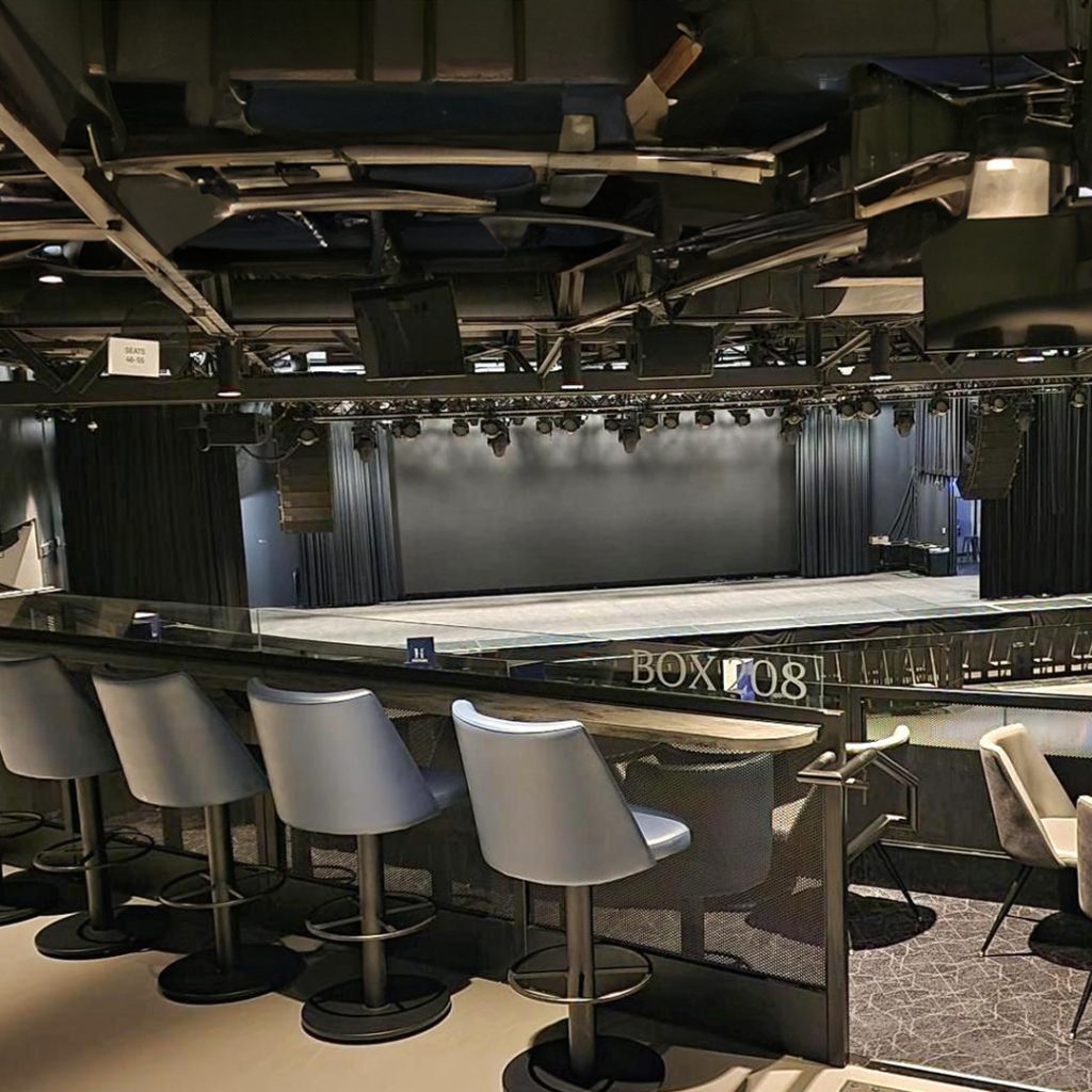 Location: TorontoChair(s):903-TMLG-R CabanaStool(s):1903-DB/HB Cabana Bar